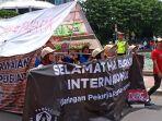 para-ibu-dari-jaringan-pekerja-tumahan-indonesia-tampak-ikut.jpg