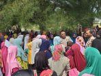 para-ibu-mendatangi-mapolres-aceh-barat-daya.jpg