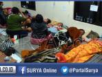 para-korban-keracunan-massal-dirawat-di-lantai_20151128_145300.jpg