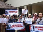 para-korban-penipuan-agen-first-travel_20180219_181230.jpg