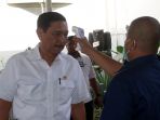 para-menteri-diperiksa-suhu-tubuh-saat-masuk-lingkungan-istana-kepresidenan_20200303_192012.jpg