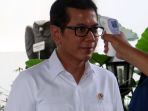 para-menteri-diperiksa-suhu-tubuh-saat-masuk-lingkungan-istana-kepresidenan_20200303_192240.jpg