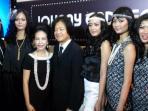 para-model-bersama-tina-dan-jhonny-andrean_20151210_203540.jpg