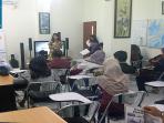 para-murid-sedang-belajar-di-pandan-college_20150616_073415.jpg
