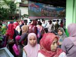 para-orangtua-mengantar-anaknya-sekolah-di-sdn-03-02_20160718_085053.jpg