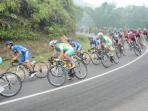 para-pebalap-melintasi-rute-sejauh-164-km_20151008_085840.jpg