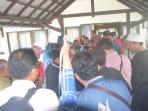 para-pedagang-antusias-mengambil-formulir-pendaftar-an-mengikuti-pasar-tumpah_20160112_184011.jpg