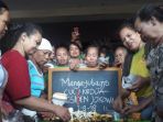 para-pedagang-pasar-legi-bancakan-nasi-gudangan_20180801_204237.jpg