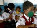 para-pelajar-menggunakan-masker-agar-terhindar-dari-ispa_20150915_155608.jpg