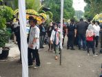 para-pelayat-dan-bunga-duka-cita-vanessa-bibi_20211105_132952.jpg