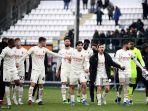 para-pemain-ac-milan-merayakan-akhir-pertandingan-sepak.jpg