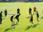 para-pemain-ac-milan-pada-saat-menjalani-latihan-sebelum-pertandingan-melawan-sassuolo.jpg