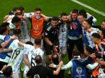 para-pemain-argentina-melakukan-selebrasi-usai-pertandingan-semifinal-lawan-kolombia.jpg