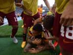 para-pemain-as-roma-merayakan-gol-juan-iturbe_20150526_014318.jpg