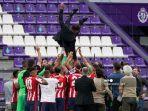 para-pemain-atletico-madrid-membuang-pelatih-atletico-madrid-diego-simeone.jpg