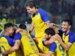 para-pemain-barito-putera-saat-melakukan-selebrasi.jpg
