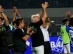 para-pemain-dan-pelatih-persib-bandung_20180730_090619.jpg