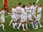 para-pemain-denmark-merayakan-gol-lawan-wales-dalam-babak-16-besar-uefa-euro-2020.jpg