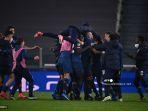 para-pemain-fc-porto-merayakan-setelah-mencetak-gol-kedua-saat-lawan-juventus.jpg