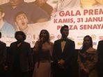 para-pemain-film-laundry-show-saat-gala-premiere.jpg