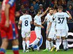 para-pemain-inter-milan-merayakan-gol-kedua-mereka.jpg