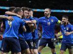 para-pemain-italia-merayakan-gol-pembuka-mereka-selama-pertandingan.jpg