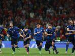 para-pemain-italia-merayakan-kemenangan-setelah-atas-spanyol.jpg