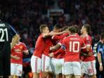 para-pemain-manchester-united-merayakan-gol-memphis-depay_20150819_024640.jpg