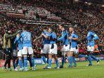 para-pemain-napoli-merayakan-gol-ke-gawang-liverpool.jpg