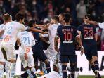 para-pemain-paris-saint-germain-dan-marseille-bentrok-di-akhir-pertandingan-ligue-1-perancis.jpg