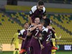 para-pemain-paris-saint-germain-merayakan-gol-selama-pertandingan.jpg