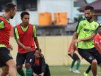 para-pemain-persebaya-surabaya-berlatih.jpg