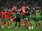 para-pemain-portugal-merayakan-kemenangan-atas-slovenia-di-babak-16-besar-euro-2024.jpg