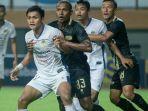 para-pemain-psim-yogyakarta-putih-dan-dewa-united-hitam-yang-baru-saja-saling-berhadapan.jpg