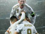 para-pemain-real-madrid-merayakan-gol-karim-benzema.jpg