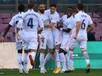 para-pemain-real-madrid-merayakan-setelah-mencetak-gol-saat-lawan-barcelona.jpg