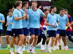 para-pemain-spanyol-saat-menjalani-sesi-latihan.jpg
