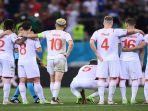 para-pemain-swiss-menyaksikan-adu-penalti-euro-2020.jpg