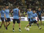 para-pemain-tim-sepak-bola-argentina-menghadiri-pemusatan-latihan-di-abu-dhabi.jpg