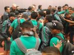 para-pemain-timnas-indonesia-berdoa_20161214_180721.jpg