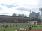 para-pemain-timnas-u-22-indonesia-saat-melakukan-latihan-di-stadion-madya.jpg
