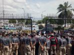 para-pengemudi-grabcar-mengggelar-demonstrasi-di-gedung-maspion-plaza_20170628_064406.jpg