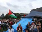 para-pengunjuk-rasa-berkumpul-di-halaman-universitas-sydney.jpg