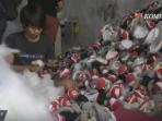 para-perajin-ini-siapkan-2500-boneka-maskot-pon-ke-19_20160915_152953.jpg