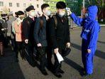 para-siswa-yang-mengenakan-masker-di-pyongyang.jpg