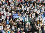 para-suporter-napoli-menggunakan-topeng-kalidou-koulibaly_20160208_175342.jpg