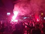 para-supporter-bali-united-melakukan-selebrasi-juara.jpg