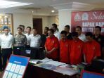 para-tersangka-ksp-pandawa-group-yang-berhasil-dicokok-polisi_20170223_172649.jpg