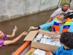 para-warga-terdampak-banjir-di-kabupaten-sintang-kalimantan-barat.jpg