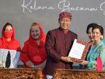 parade-kebaya-bertema-kelana-busana-berbudaya.jpg